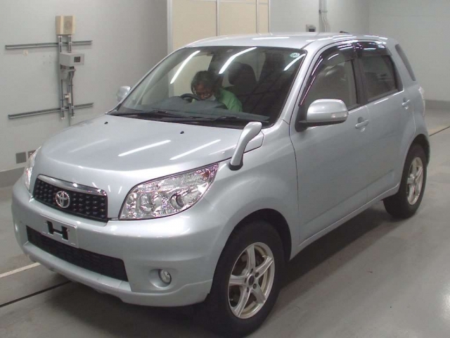 TOYOTA RUSH