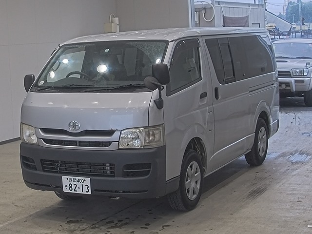 TOYOTA HIACE VAN DX