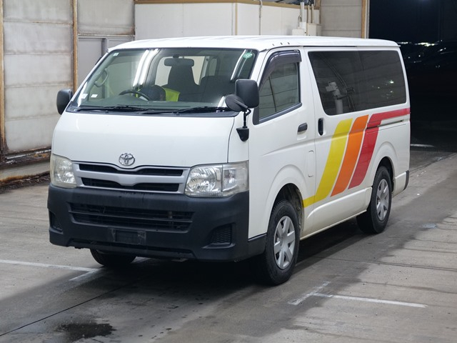 TOYOTA HIACE VAN DX