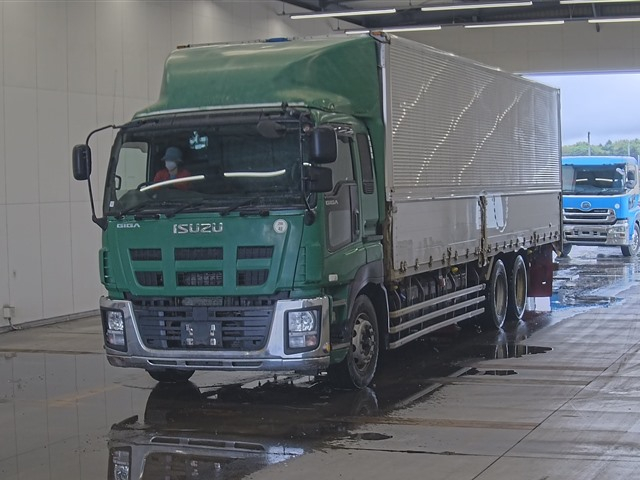 ISUZU GIGA