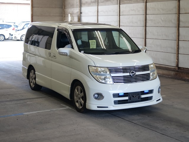 NISSAN ELGRAND 250 Highway Star - Black Leather - Edition