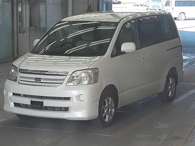 TOYOTA NOAH X