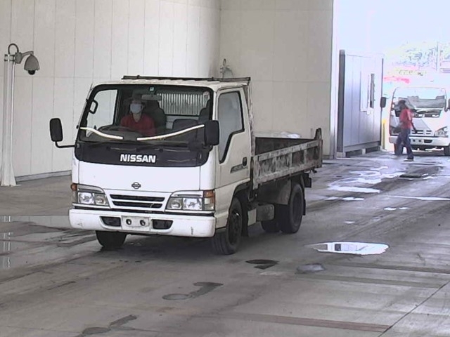 NISSAN TRUCK Dump