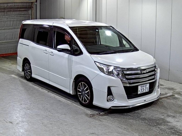 TOYOTA NOAH SI