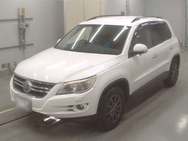 VOLKSWAGEN TIGUAN Field 4WD