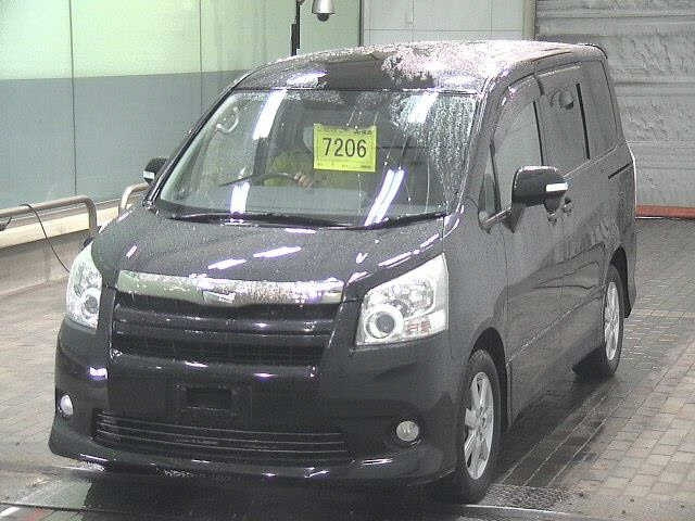 TOYOTA NOAH 4WD Si