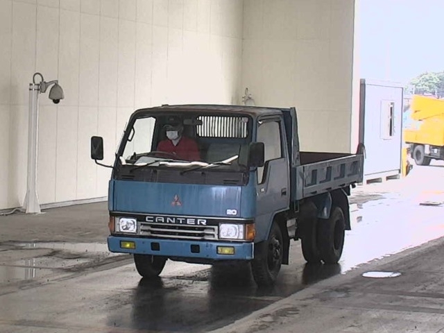 MITSUBISHI CANTER