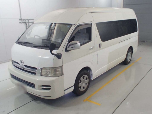 TOYOTA HIACE
