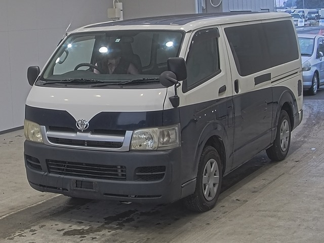 TOYOTA HIACE VAN DX