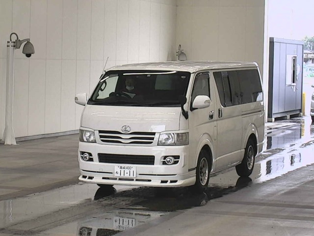 TOYOTA HIACE VAN