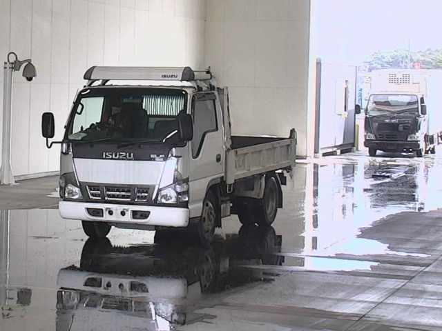 ISUZU ELF Dump