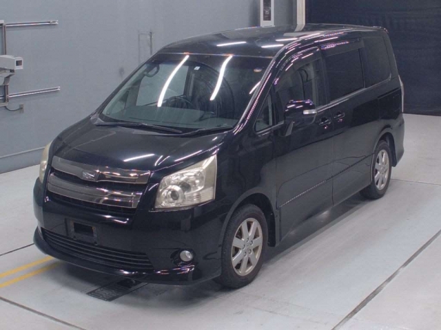 TOYOTA NOAH SI