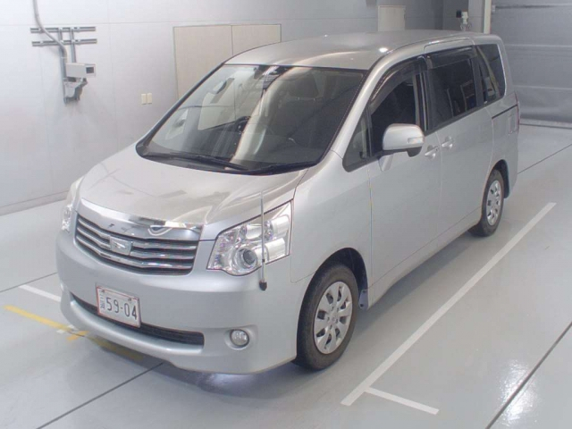 TOYOTA NOAH X Special Edition