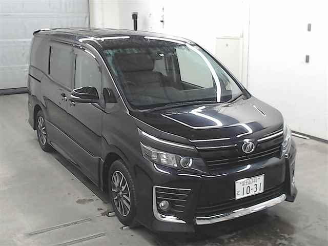 TOYOTA VOXY ZS