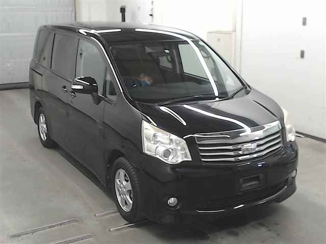 TOYOTA NOAH X Special Edition
