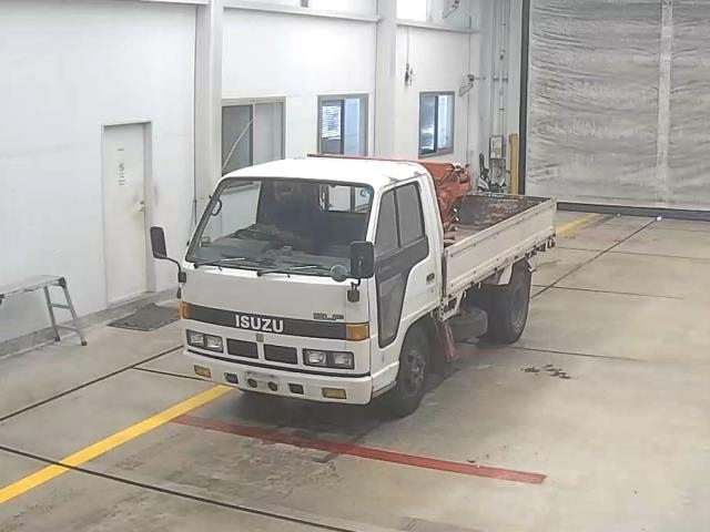 ISUZU ELF With crane