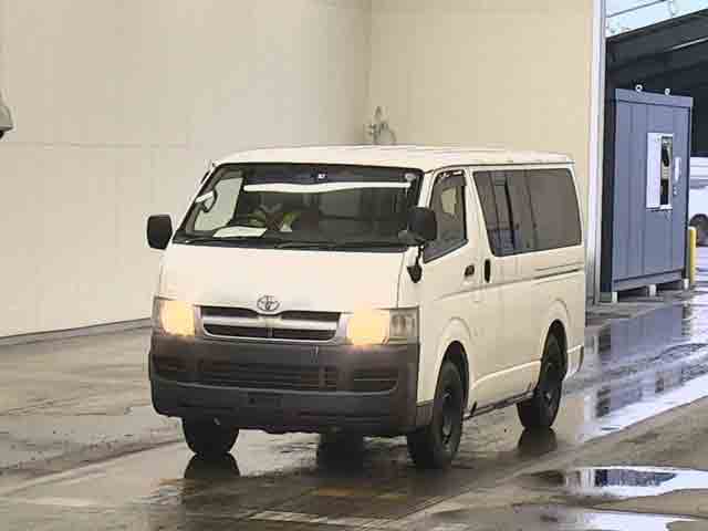 TOYOTA HIACE