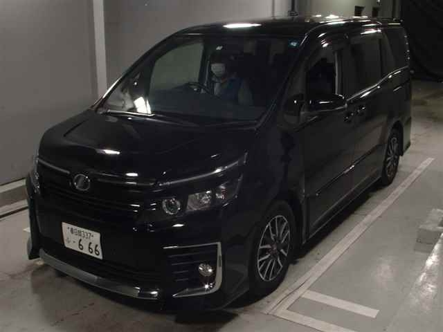 TOYOTA VOXY ZS