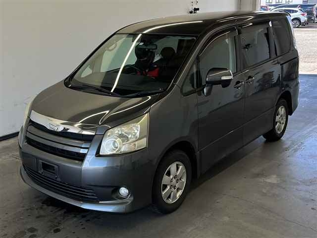 TOYOTA NOAH Si