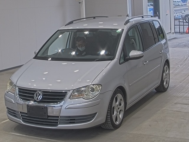 VOLKSWAGEN GOLF TOURAN