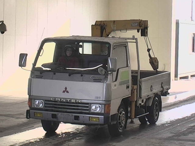MITSUBISHI CANTER Gila . Crane 3 Dan