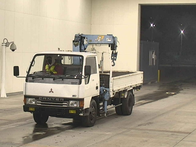 MITSUBISHI CANTER Gila . Crane 3 Dan