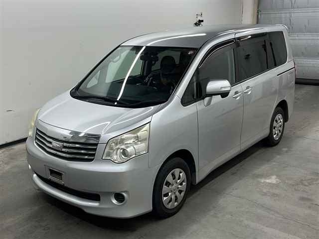 TOYOTA NOAH YY
