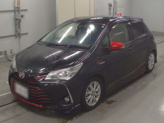 TOYOTA VITZ Hybrid F