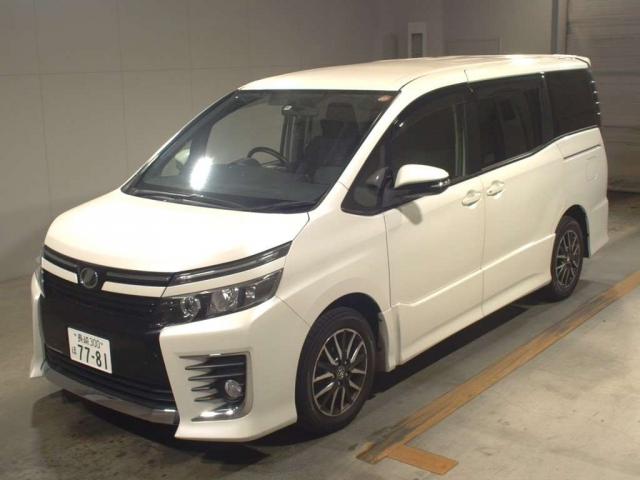 TOYOTA VOXY ZS