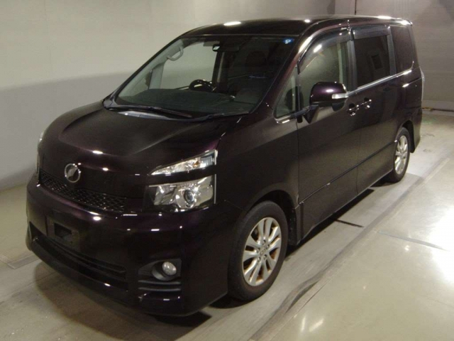 TOYOTA VOXY ZS