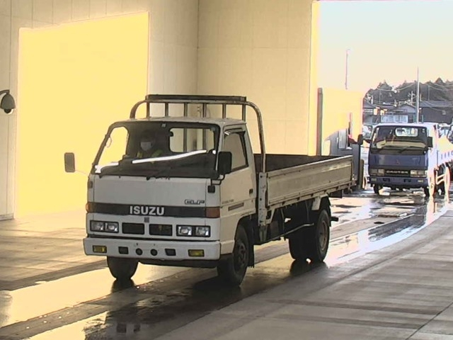 ISUZU ELF Gila