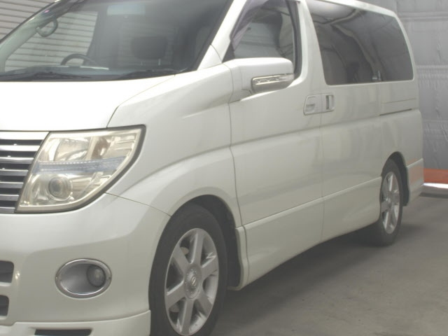 NISSAN ELGRAND Highway Star