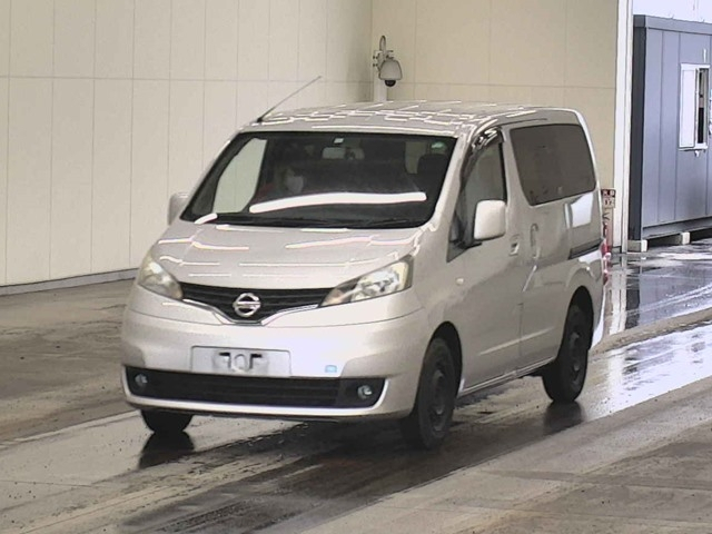 NISSAN NV200