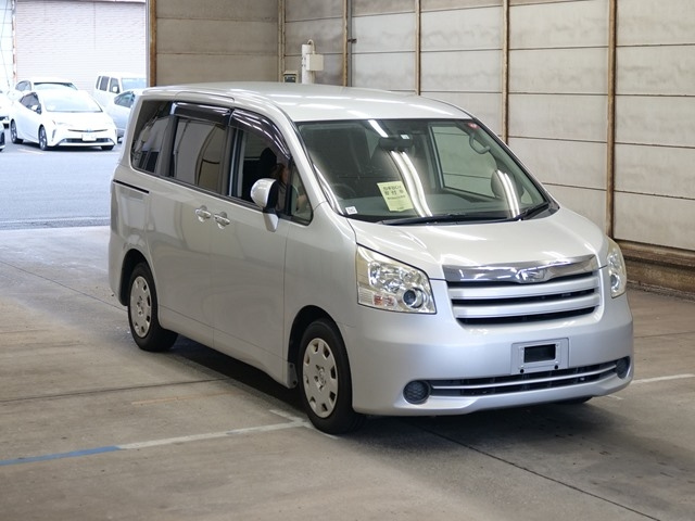 TOYOTA NOAH X Smart EDT