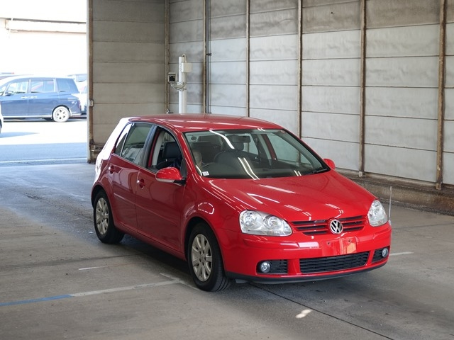 VOLKSWGAEN GOLF