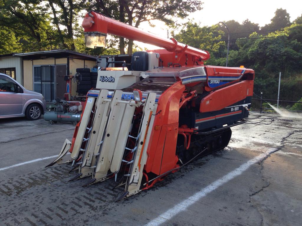 KUBOTA RICE HARVESTER 