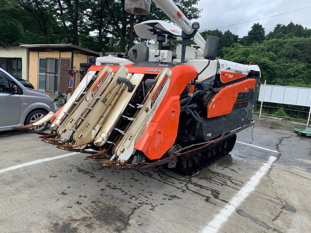 KUBOTA RICE HARVESTER 
