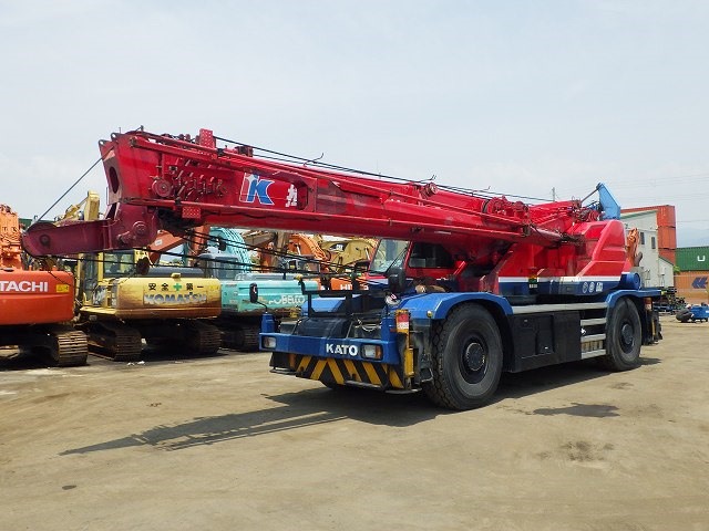 KATO ROUGH TERRAIN CRANE 