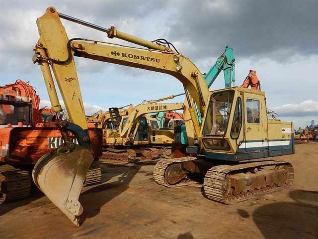 KOMATSU EXCAVATOR