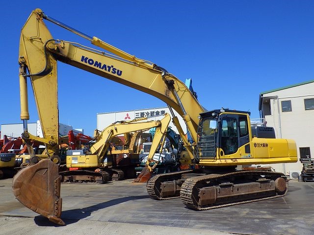 KOMATSU EXCAVATOR
