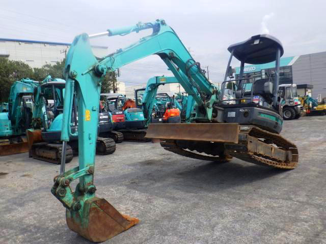 KOBELCO EXCAVATOR 