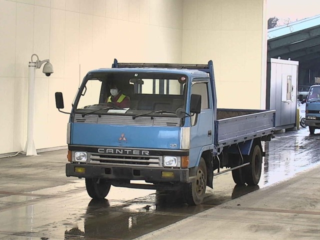 MITSUBISHI CANTER