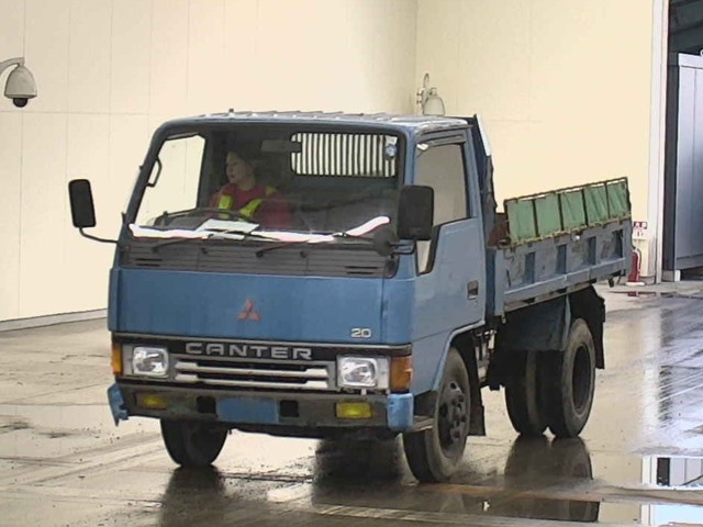 MITSUBISHI CANTER